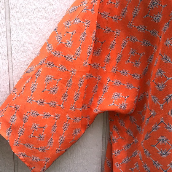 ❄️3/$18❄️ LulaRoe | Lindsay Arrow Kimono | M - Picture 4 of 8